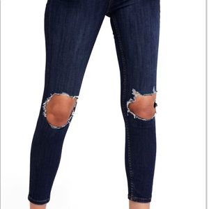 Free people busted knee ankle jeans 26